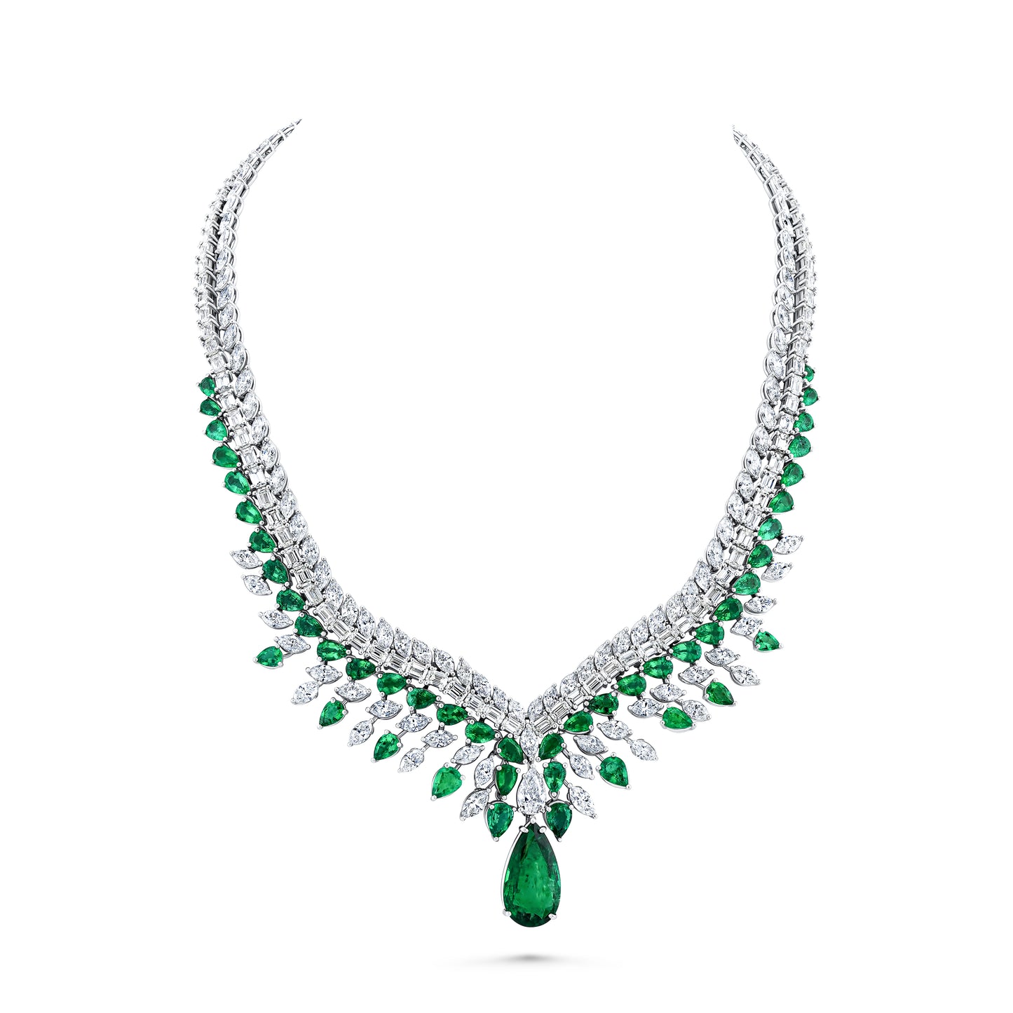Elegant necklace with emeralds and diamonds