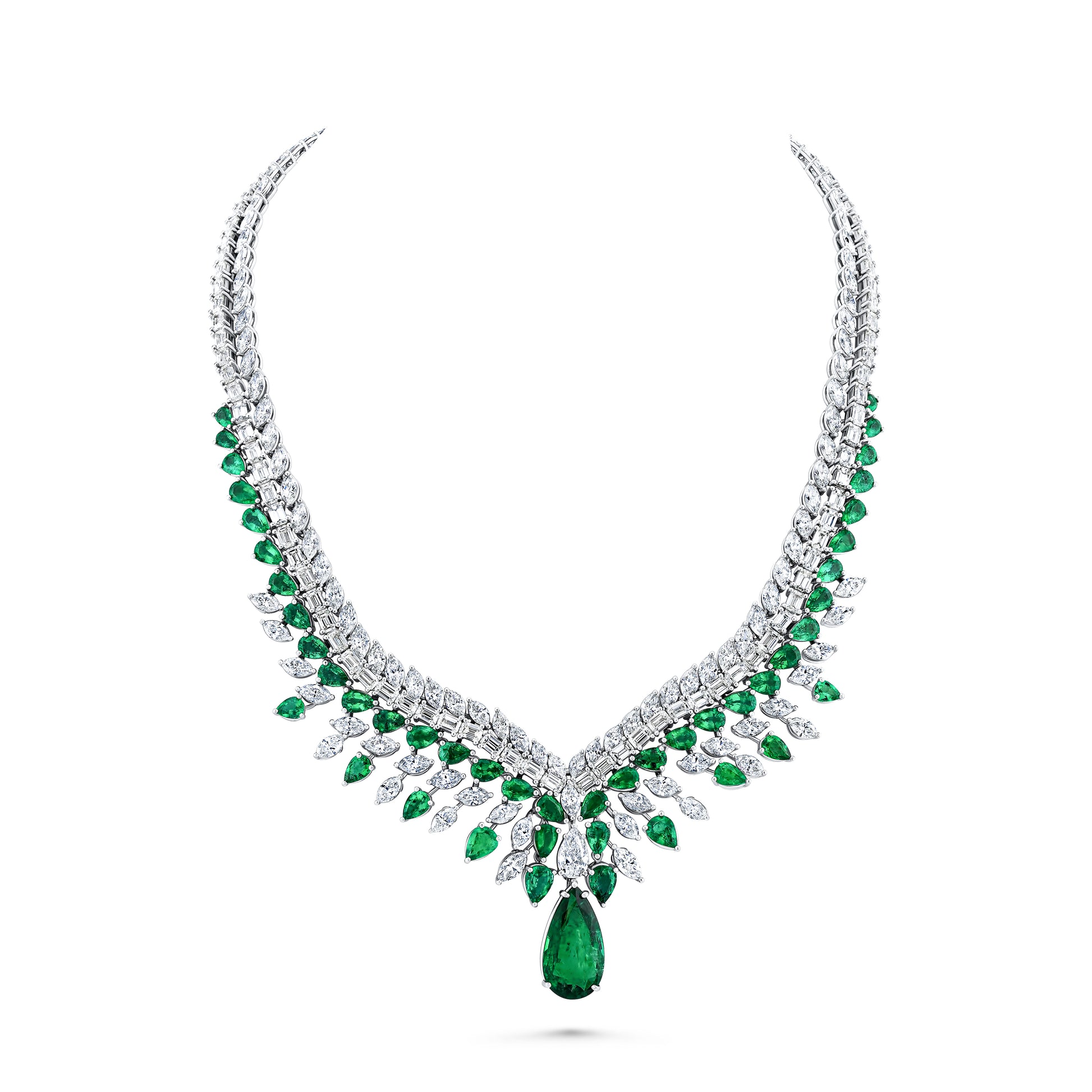 Elegant necklace with emeralds and diamonds
