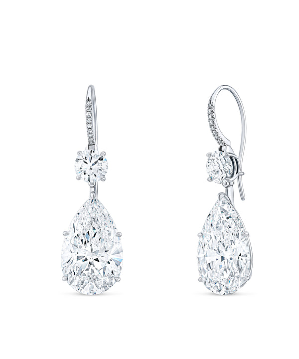 Pair of teardrop-shaped diamond earrings