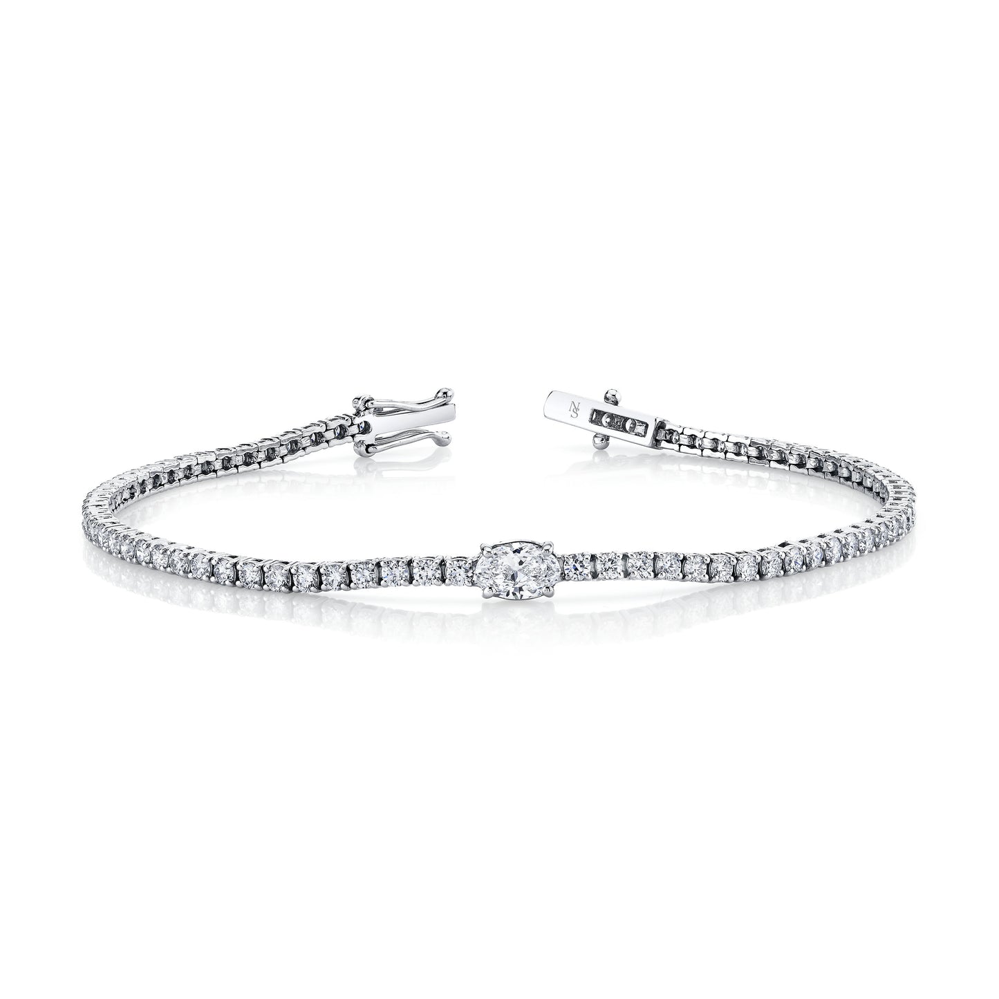 18k White Gold Bracelet with Oval Cut Diamond Center Stone