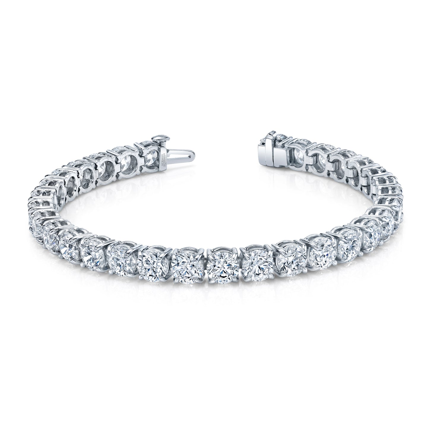 Signature Tennis Bracelet with Round Brilliant Diamonds